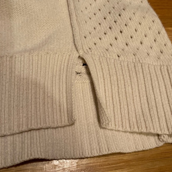American Eagle Outfitters cream cotton sweater. - Picture 3 of 5